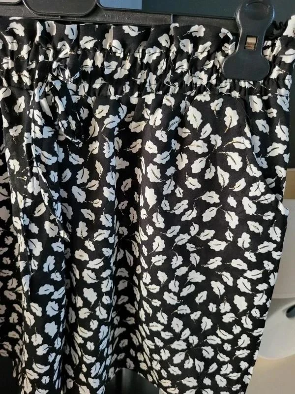 Short com estampa de folhas hastes douradas, cintura elástica – photo 2